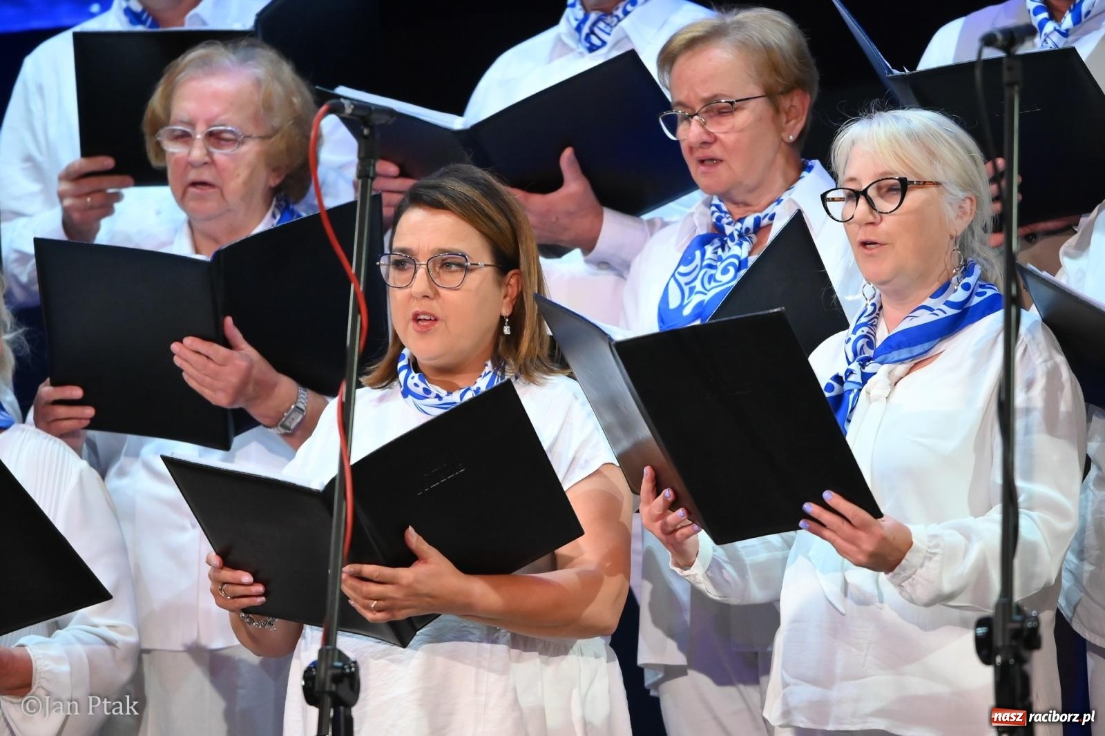 Zdjęcie w galerii na portalu naszraciborz.pl: Siedem chórów wystąpiło na koncercie Co nam w duszy gra w Raciborzu wiadomości z regionu