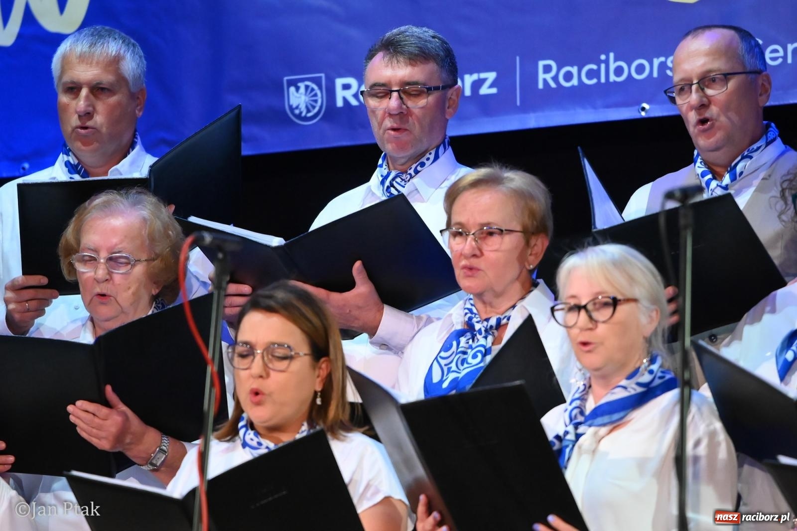 Zdjęcie w galerii na portalu naszraciborz.pl: Siedem chórów wystąpiło na koncercie Co nam w duszy gra w Raciborzu wiadomości z regionu
