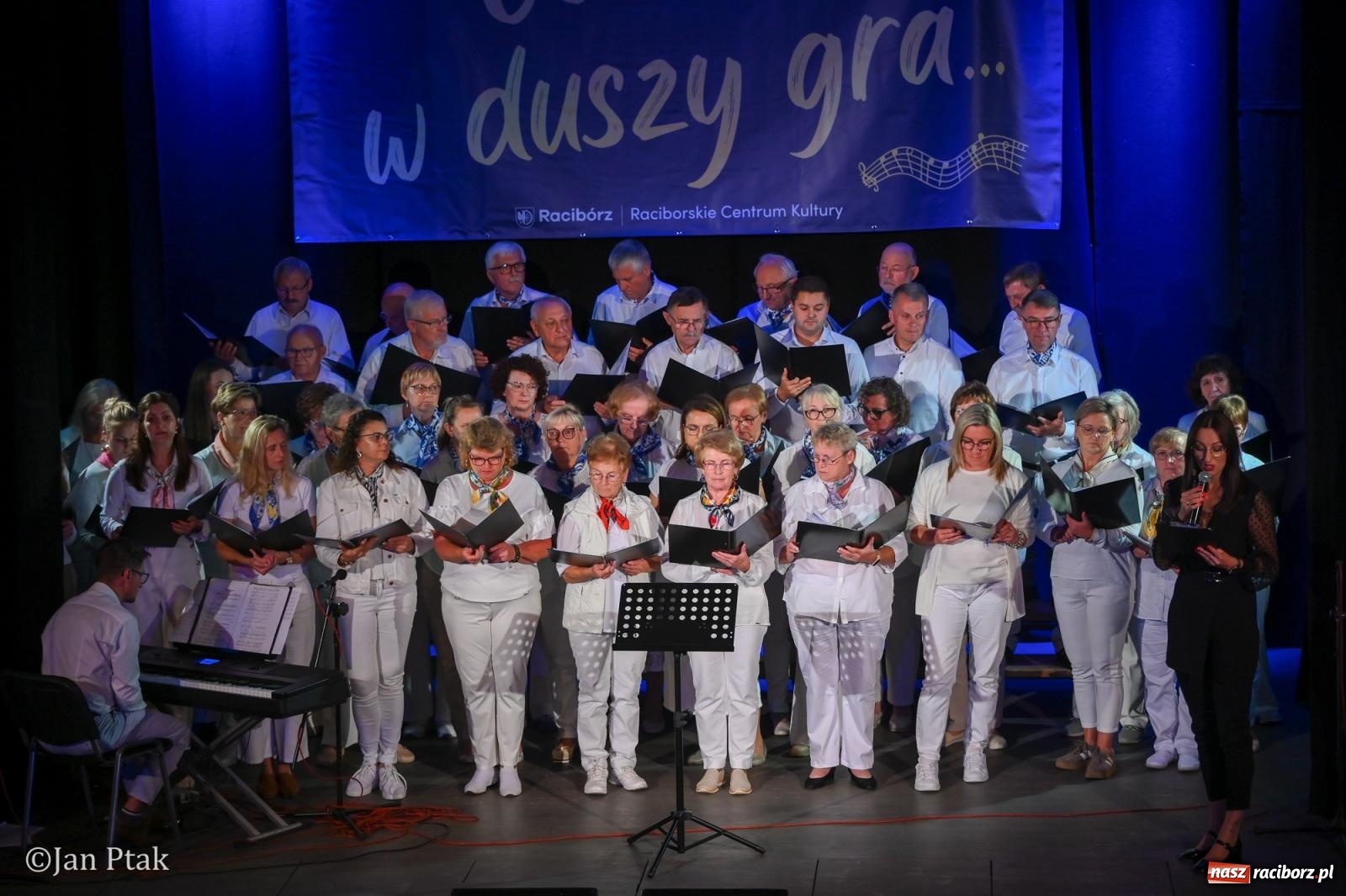 Zdjęcie w galerii na portalu naszraciborz.pl: Siedem chórów wystąpiło na koncercie Co nam w duszy gra w Raciborzu wiadomości z regionu