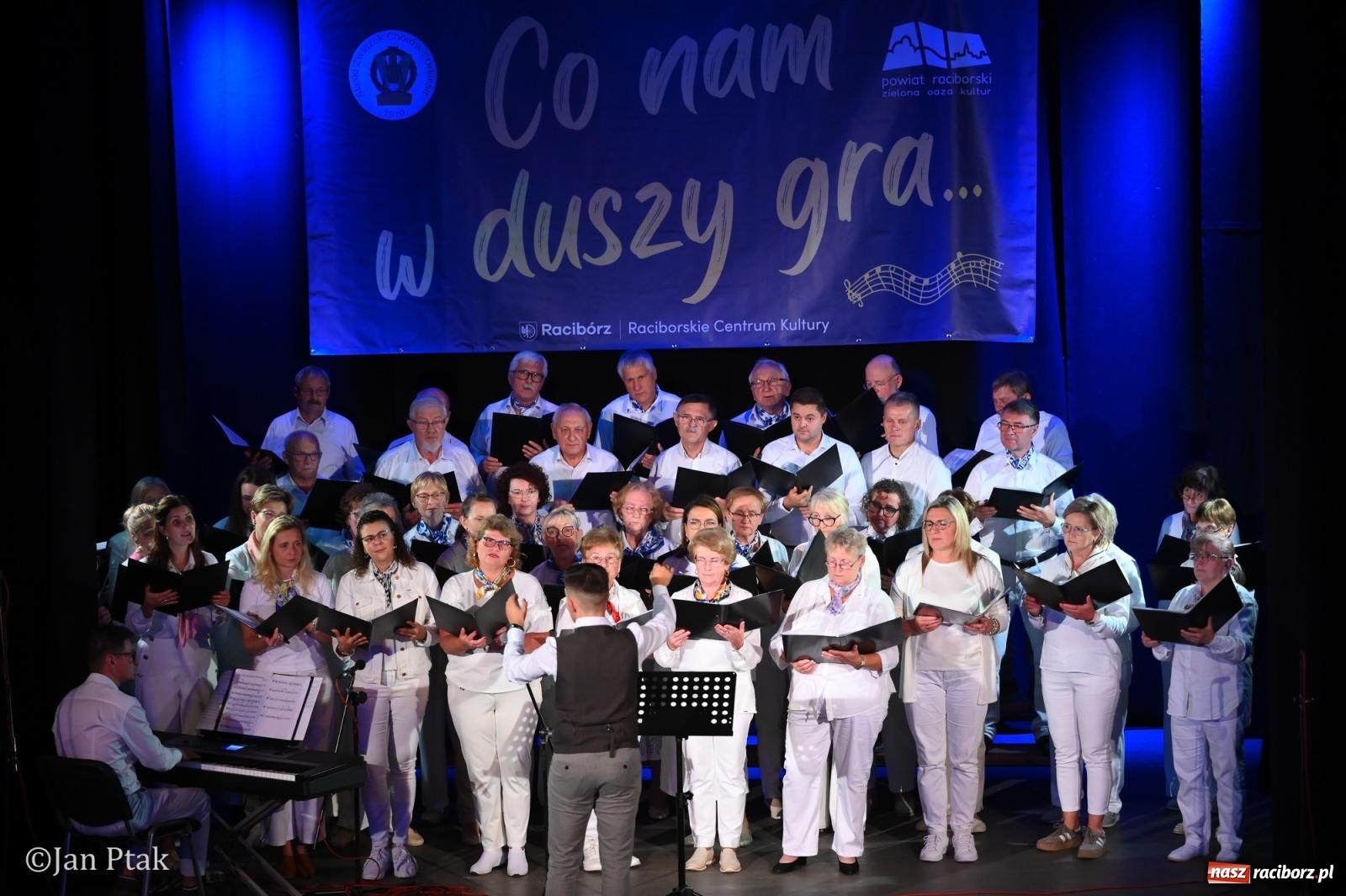 Zdjęcie w galerii na portalu naszraciborz.pl: Siedem chórów wystąpiło na koncercie Co nam w duszy gra w Raciborzu wiadomości z regionu