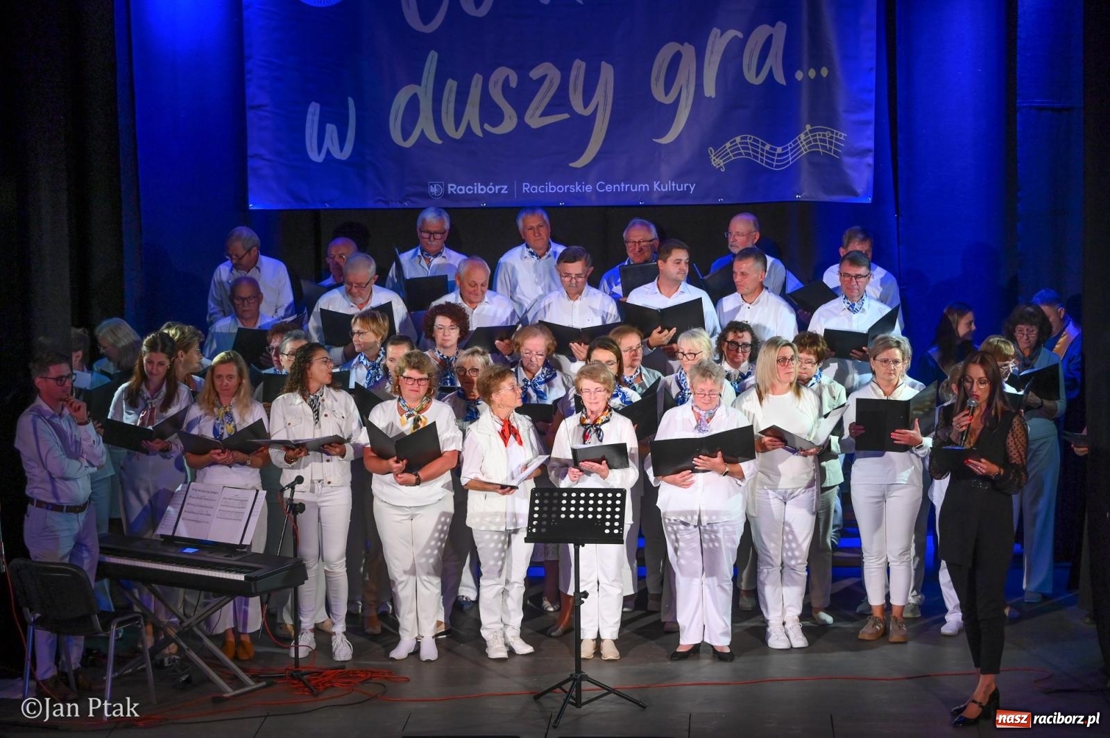 Zdjęcie w galerii na portalu naszraciborz.pl: Siedem chórów wystąpiło na koncercie Co nam w duszy gra w Raciborzu wiadomości z regionu