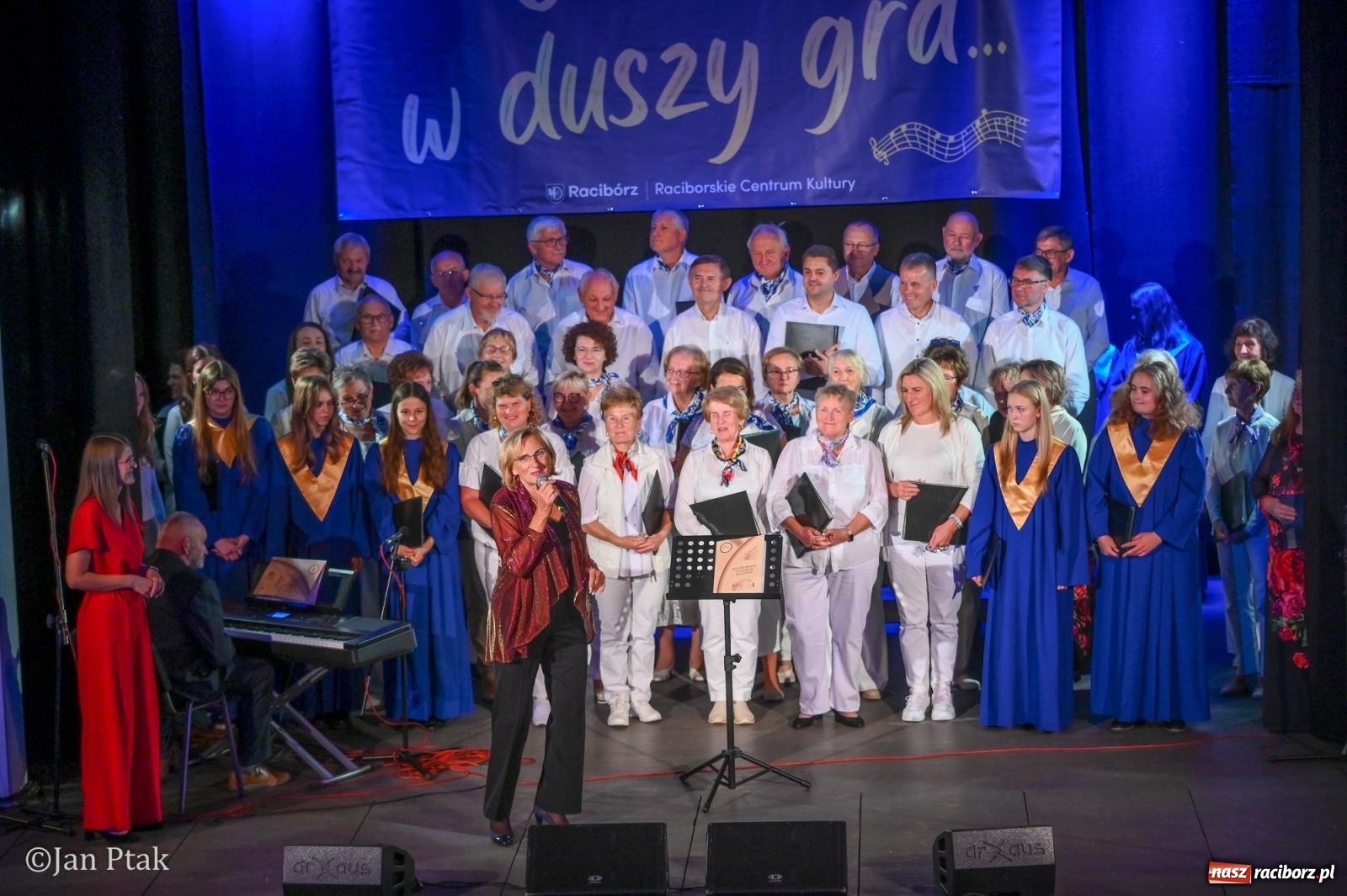 Zdjęcie w galerii na portalu naszraciborz.pl: Siedem chórów wystąpiło na koncercie Co nam w duszy gra w Raciborzu wiadomości z regionu