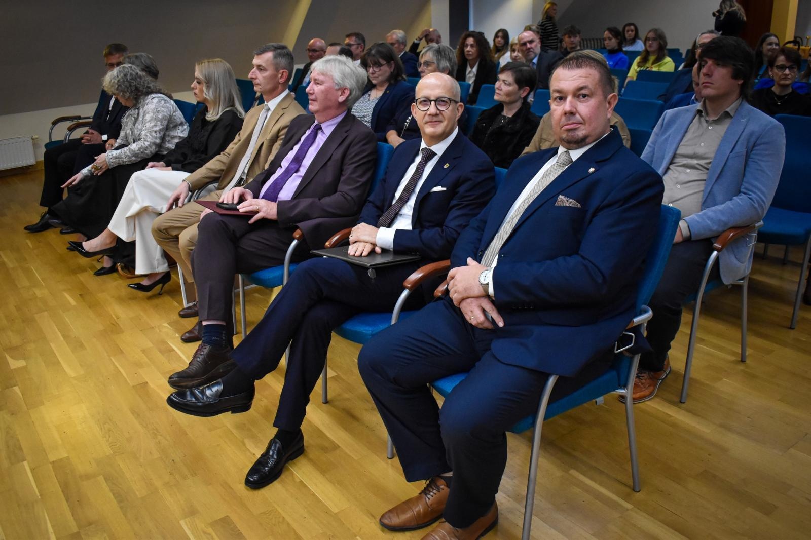 Zdjęcie w galerii na portalu naszraciborz.pl: 25 lat partnerstwa powiatów. Uroczystość na Zamku Piastowskim wiadomości z regionu
