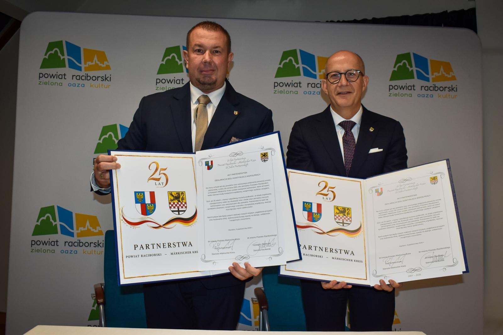Zdjęcie w galerii na portalu naszraciborz.pl: 25 lat partnerstwa powiatów. Uroczystość na Zamku Piastowskim wiadomości z regionu