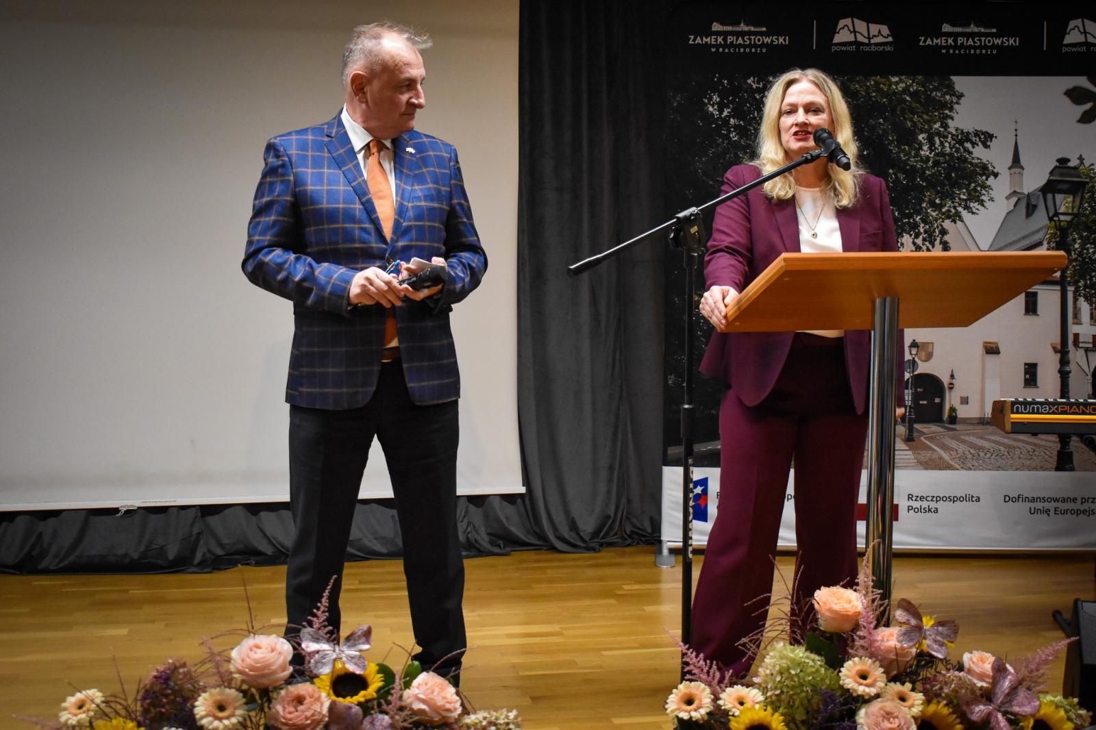 Zdjęcie w galerii na portalu naszraciborz.pl: 25 lat partnerstwa powiatów. Uroczystość na Zamku Piastowskim wiadomości z regionu
