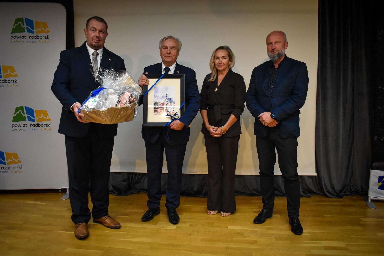 Zdjęcie w galerii na portalu naszraciborz.pl: 25 lat partnerstwa powiatów. Uroczystość na Zamku Piastowskim wiadomości z regionu