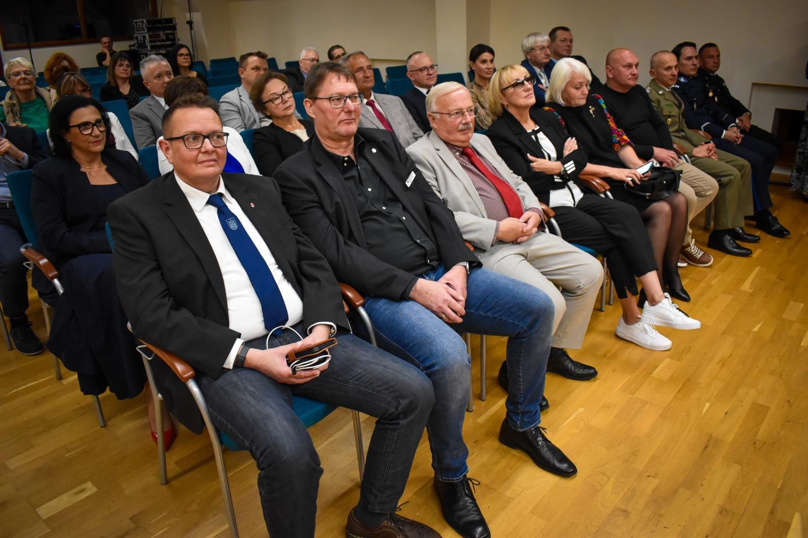 Zdjęcie w galerii na portalu naszraciborz.pl: 25 lat partnerstwa powiatów. Uroczystość na Zamku Piastowskim wiadomości z regionu