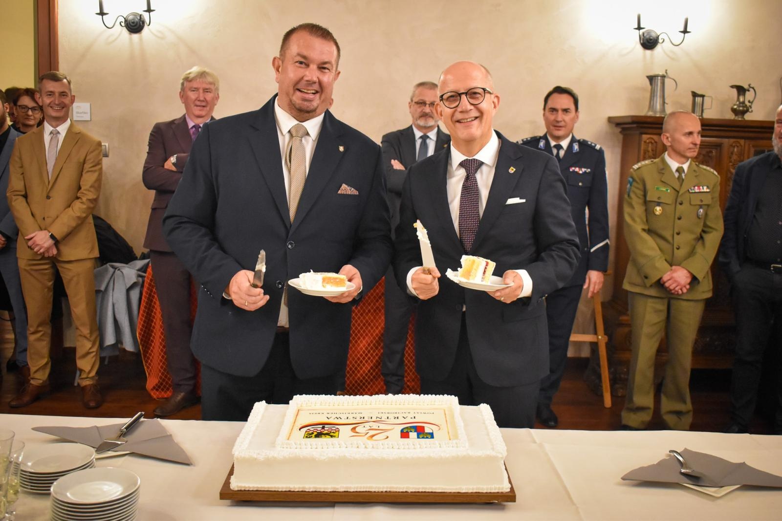 Zdjęcie w galerii na portalu naszraciborz.pl: 25 lat partnerstwa powiatów. Uroczystość na Zamku Piastowskim wiadomości z regionu