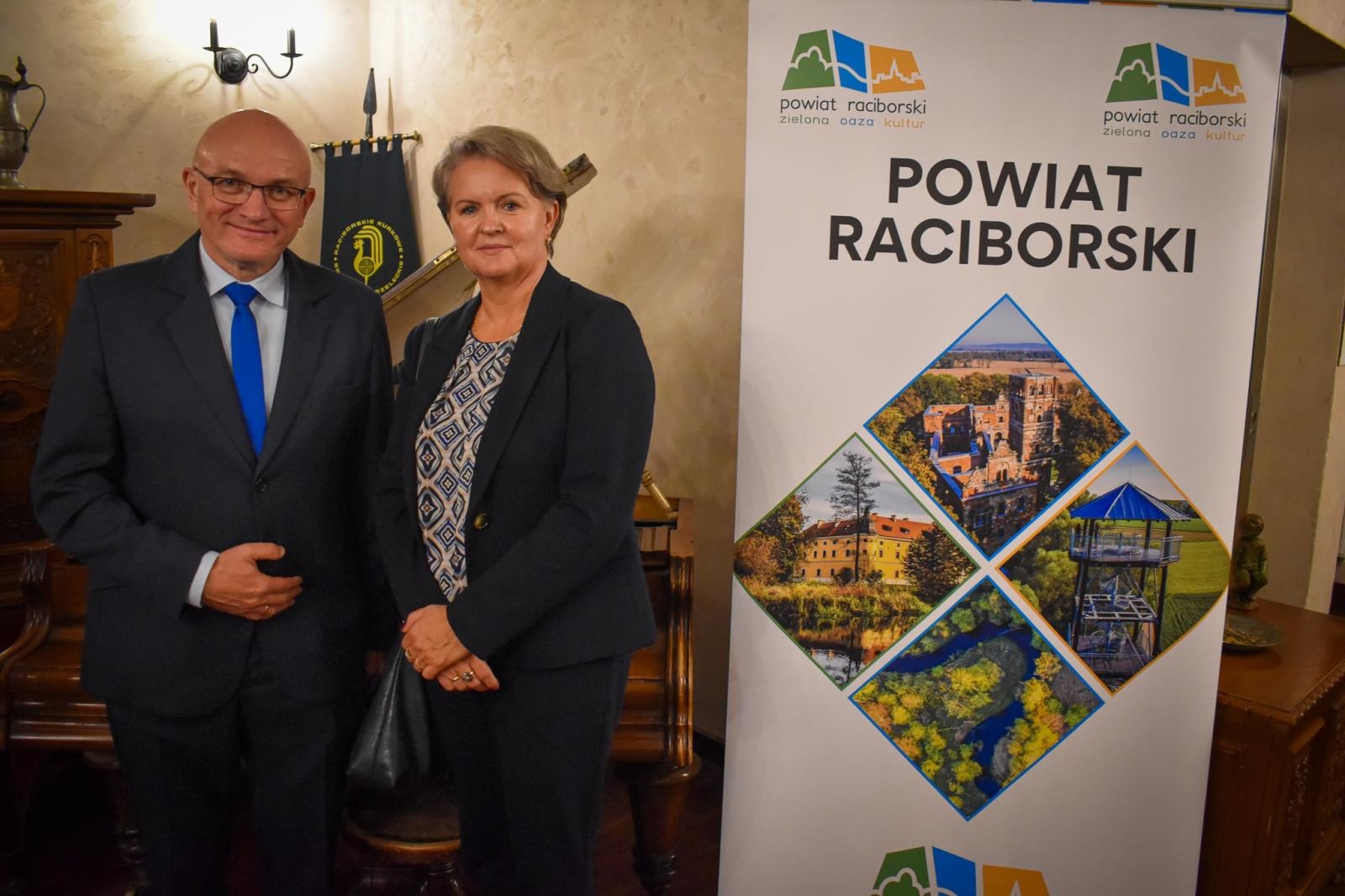 Zdjęcie w galerii na portalu naszraciborz.pl: 25 lat partnerstwa powiatów. Uroczystość na Zamku Piastowskim wiadomości z regionu