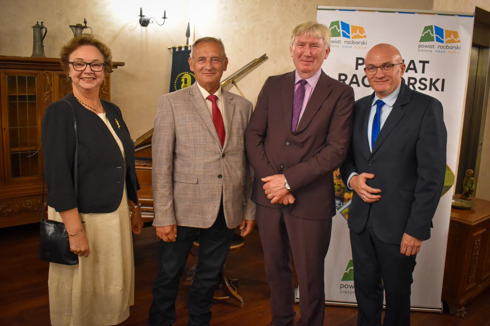Zdjęcie w galerii na portalu naszraciborz.pl: 25 lat partnerstwa powiatów. Uroczystość na Zamku Piastowskim wiadomości z regionu