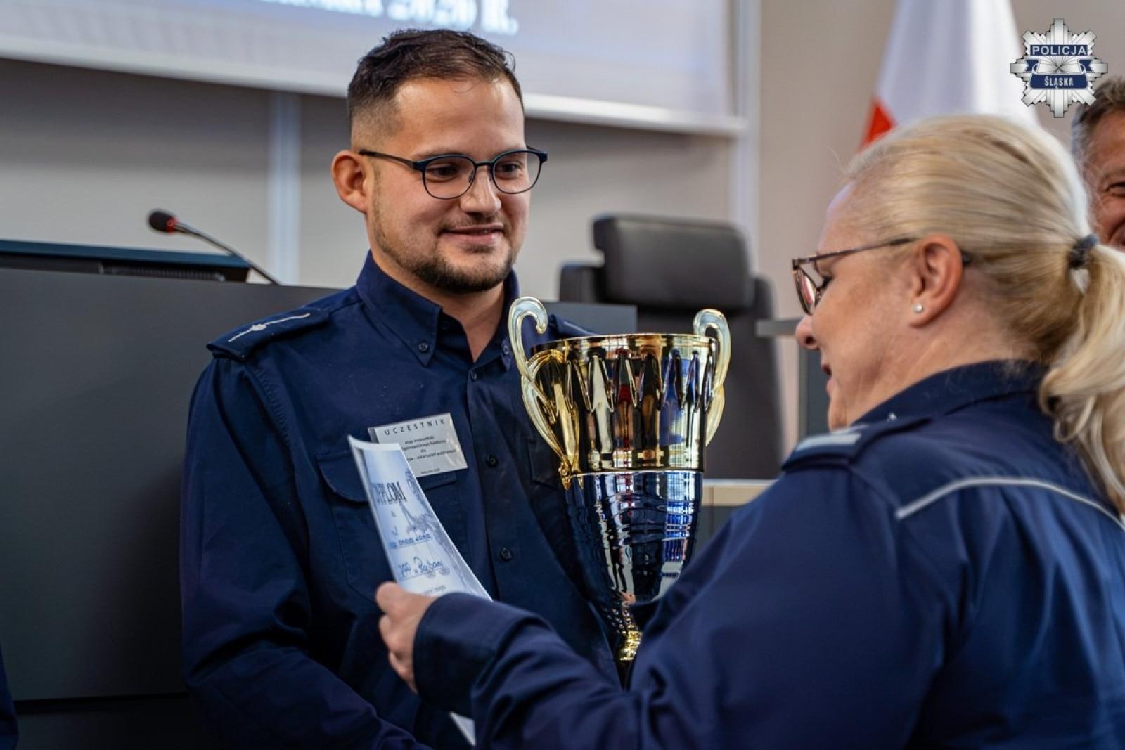 Zdjęcie w galerii na portalu naszraciborz.pl: Policjant z Krzyżanowic najlepszym oskarżycielem publicznym w województwie wiadomości z regionu