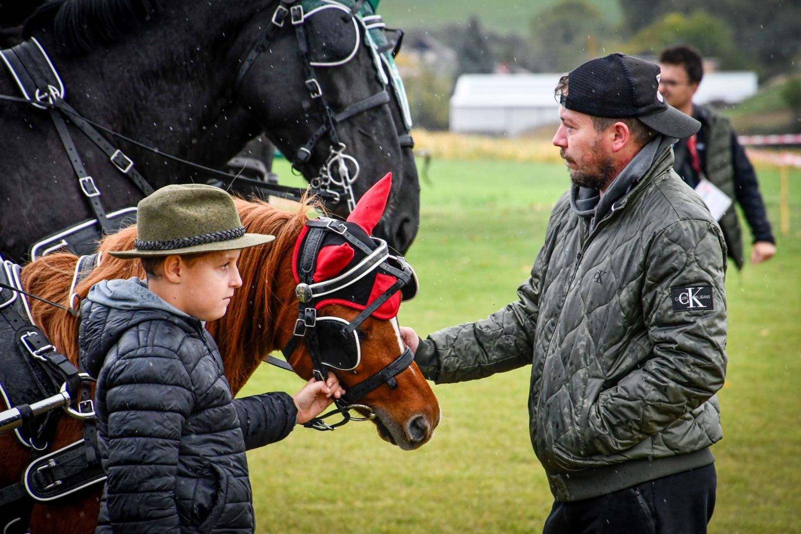 Zdjęcie w galerii na portalu naszraciborz.pl: Natalia Rzerzacz zwyciężczynią pogoni za lisem podczas hubertusa w Żerdzinach [FOTO i WIDEO] wiadomości z regionu