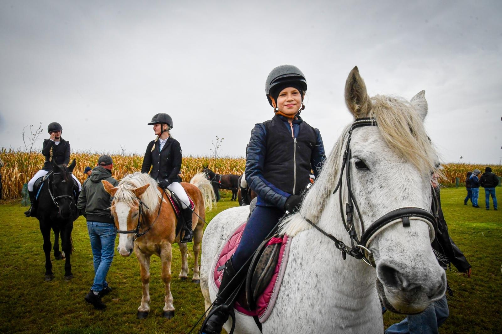 Zdjęcie w galerii na portalu naszraciborz.pl: Natalia Rzerzacz zwyciężczynią pogoni za lisem podczas hubertusa w Żerdzinach [FOTO i WIDEO] wiadomości z regionu