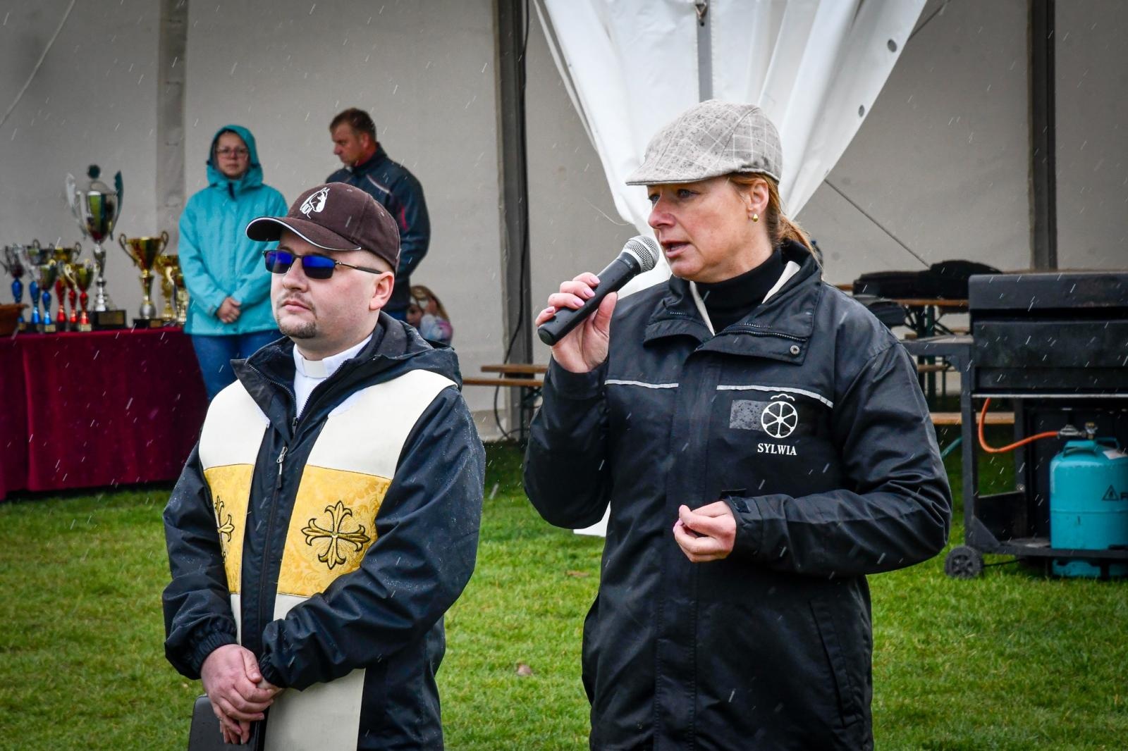 Zdjęcie w galerii na portalu naszraciborz.pl: Natalia Rzerzacz zwyciężczynią pogoni za lisem podczas hubertusa w Żerdzinach [FOTO i WIDEO] wiadomości z regionu
