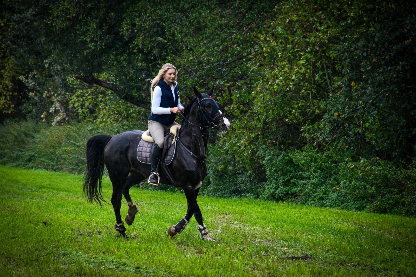 Zdjęcie w galerii na portalu naszraciborz.pl: Natalia Rzerzacz zwyciężczynią pogoni za lisem podczas hubertusa w Żerdzinach [FOTO i WIDEO] wiadomości z regionu