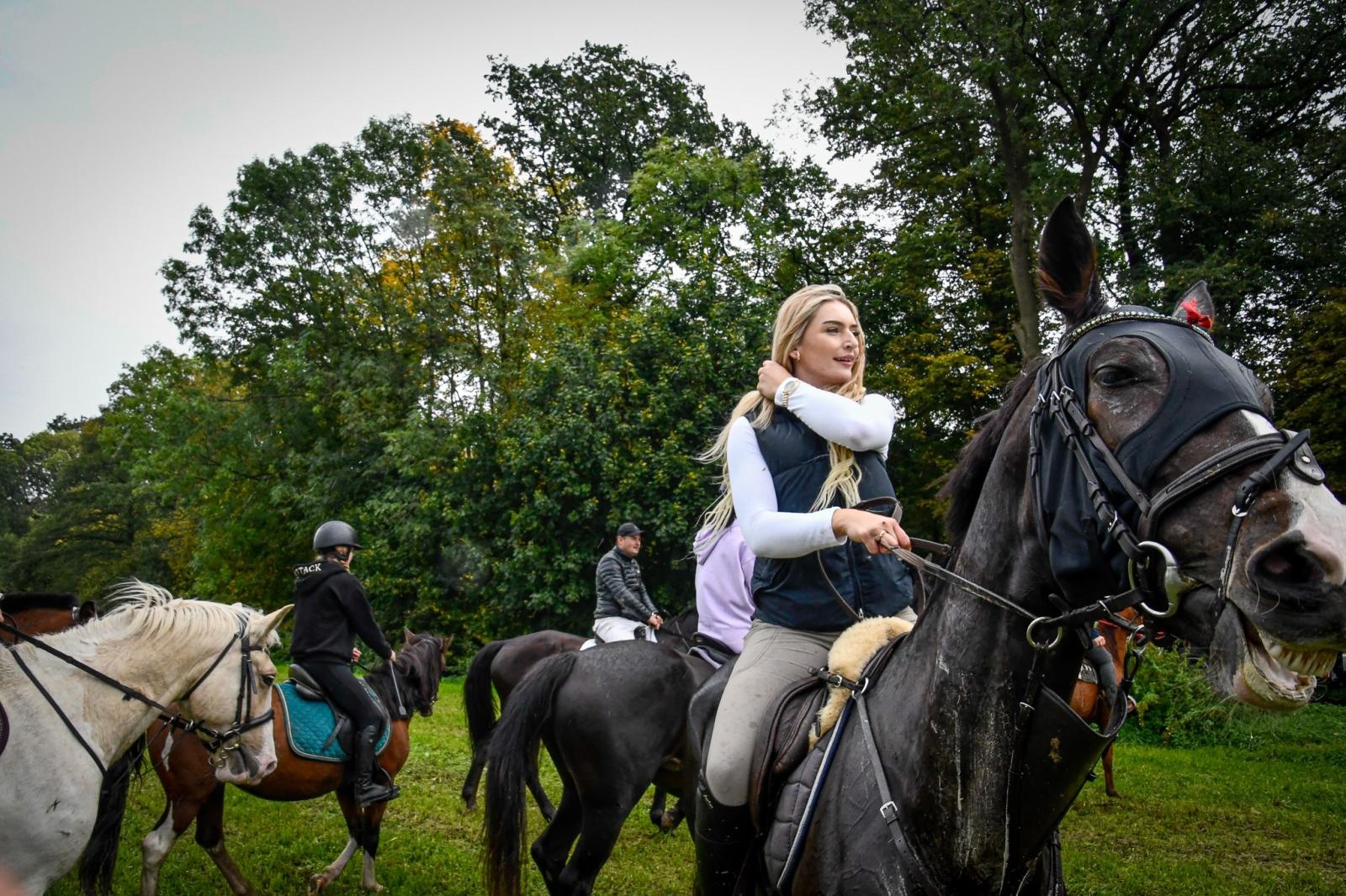 Zdjęcie w galerii na portalu naszraciborz.pl: Natalia Rzerzacz zwyciężczynią pogoni za lisem podczas hubertusa w Żerdzinach [FOTO i WIDEO] wiadomości z regionu