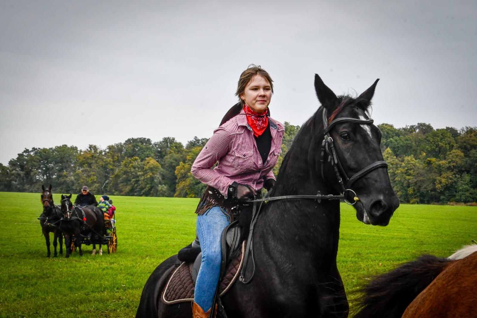 Zdjęcie w galerii na portalu naszraciborz.pl: Natalia Rzerzacz zwyciężczynią pogoni za lisem podczas hubertusa w Żerdzinach [FOTO i WIDEO] wiadomości z regionu