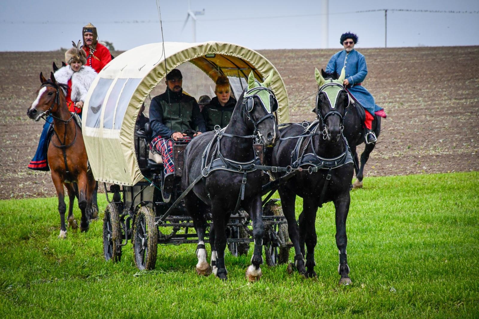 Zdjęcie w galerii na portalu naszraciborz.pl: Natalia Rzerzacz zwyciężczynią pogoni za lisem podczas hubertusa w Żerdzinach [FOTO i WIDEO] wiadomości z regionu