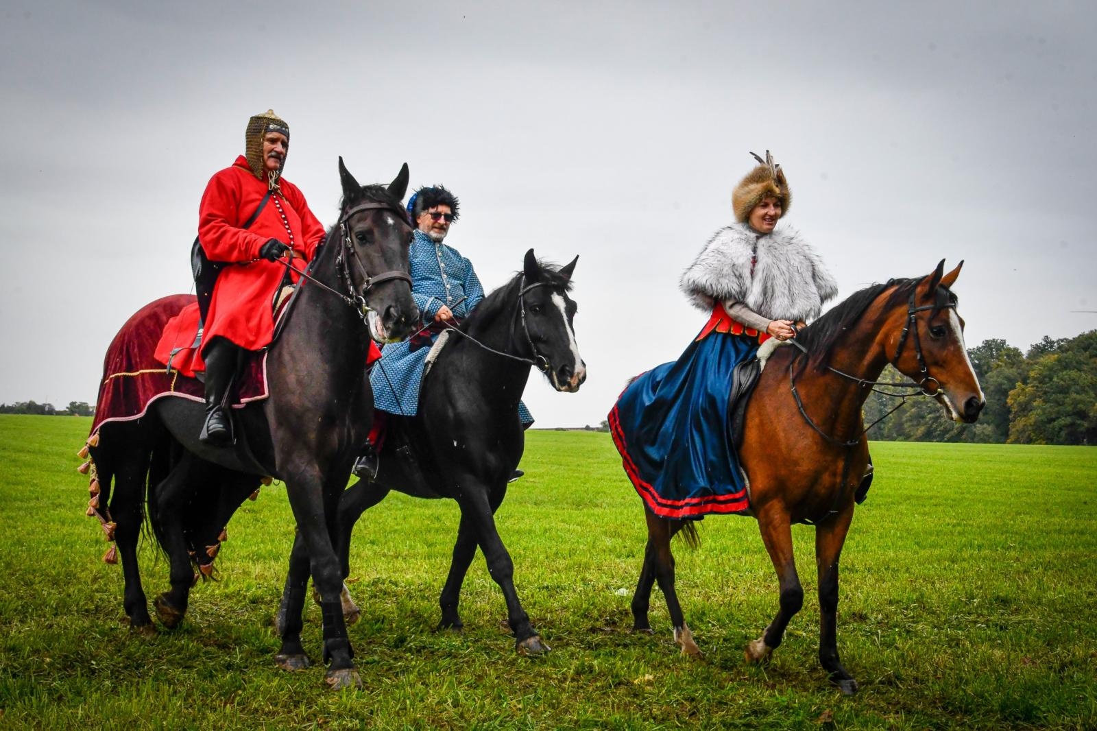 Zdjęcie w galerii na portalu naszraciborz.pl: Natalia Rzerzacz zwyciężczynią pogoni za lisem podczas hubertusa w Żerdzinach [FOTO i WIDEO] wiadomości z regionu