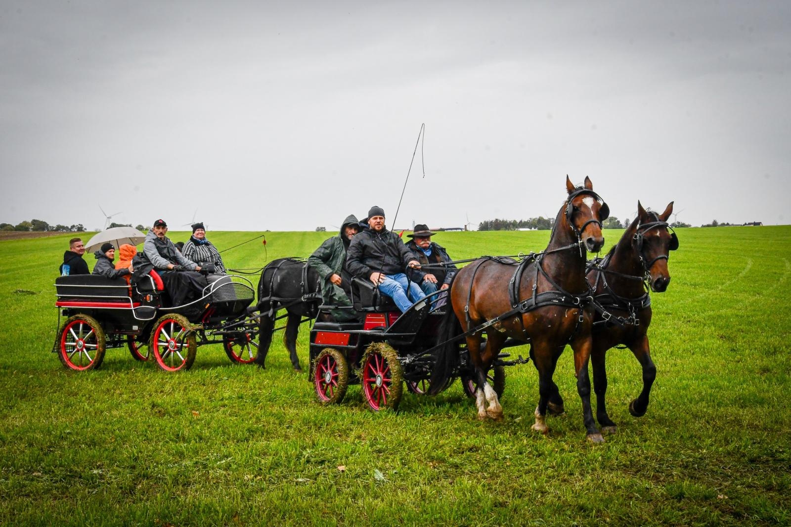 Zdjęcie w galerii na portalu naszraciborz.pl: Natalia Rzerzacz zwyciężczynią pogoni za lisem podczas hubertusa w Żerdzinach [FOTO i WIDEO] wiadomości z regionu