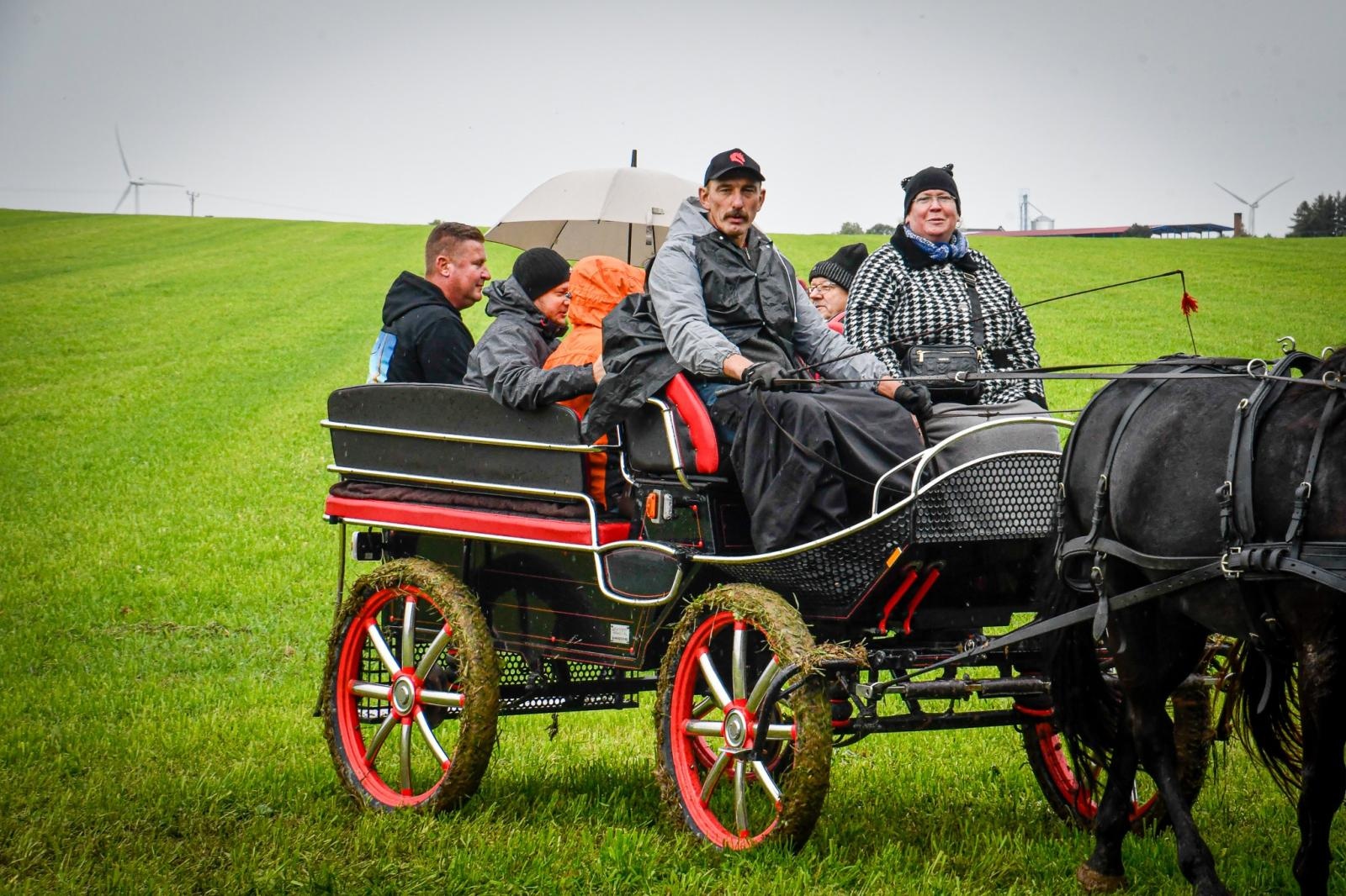 Zdjęcie w galerii na portalu naszraciborz.pl: Natalia Rzerzacz zwyciężczynią pogoni za lisem podczas hubertusa w Żerdzinach [FOTO i WIDEO] wiadomości z regionu