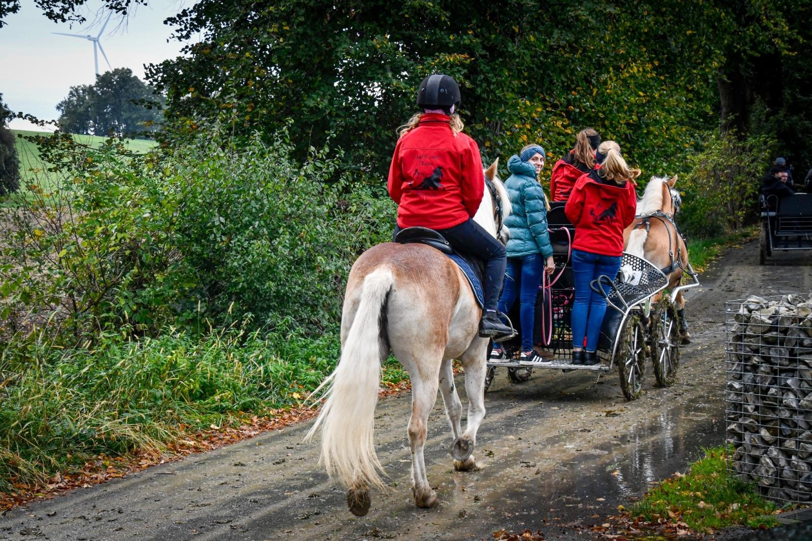 Zdjęcie w galerii na portalu naszraciborz.pl: Natalia Rzerzacz zwyciężczynią pogoni za lisem podczas hubertusa w Żerdzinach [FOTO i WIDEO] wiadomości z regionu
