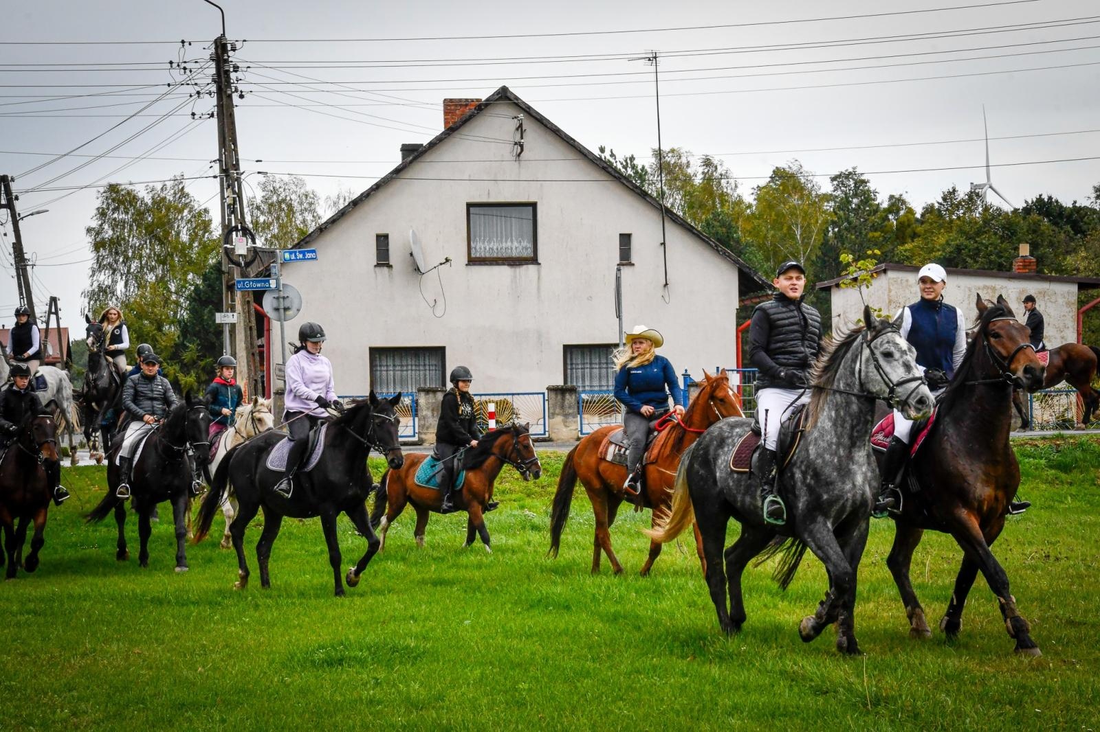 Zdjęcie w galerii na portalu naszraciborz.pl: Natalia Rzerzacz zwyciężczynią pogoni za lisem podczas hubertusa w Żerdzinach [FOTO i WIDEO] wiadomości z regionu
