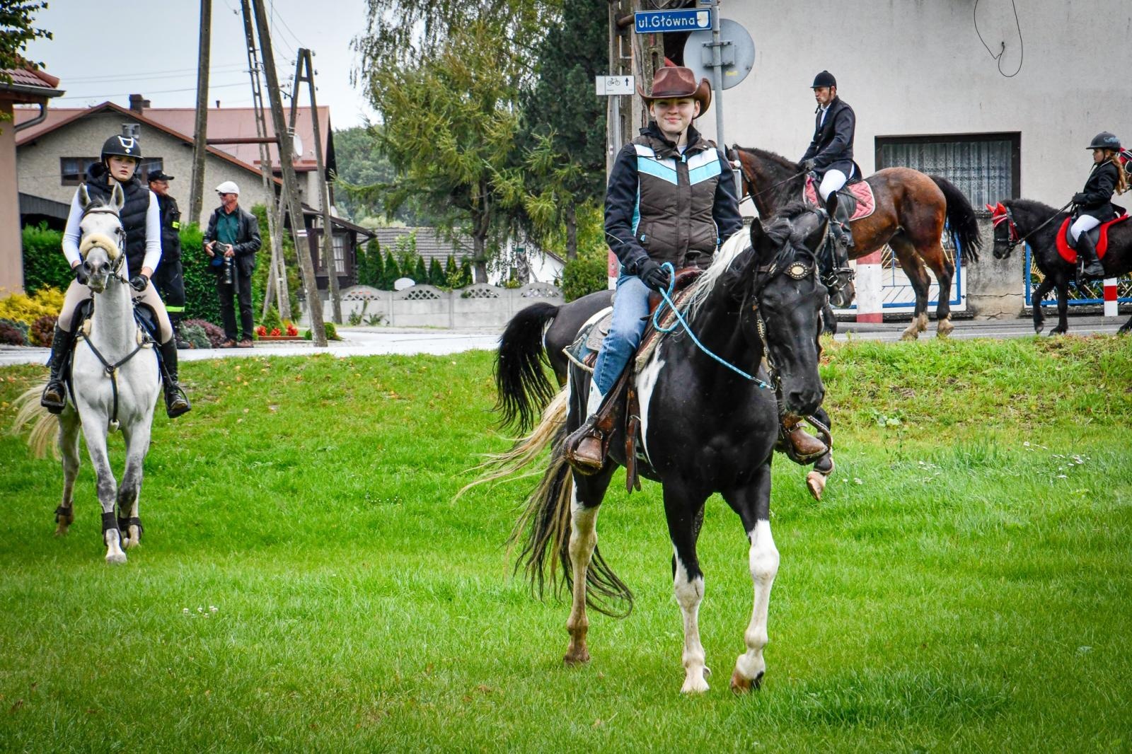 Zdjęcie w galerii na portalu naszraciborz.pl: Natalia Rzerzacz zwyciężczynią pogoni za lisem podczas hubertusa w Żerdzinach [FOTO i WIDEO] wiadomości z regionu