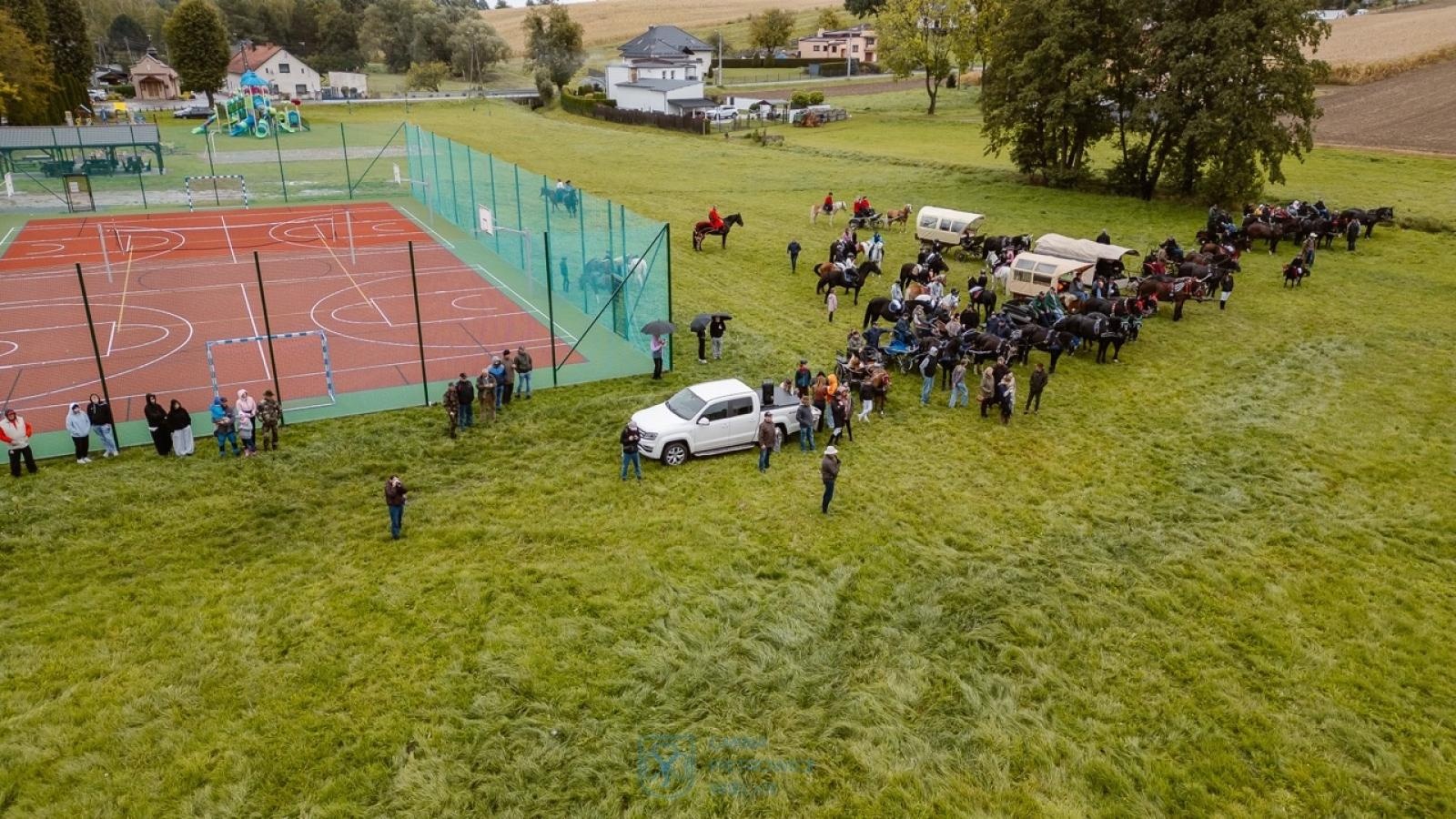 Zdjęcie w galerii na portalu naszraciborz.pl: Natalia Rzerzacz zwyciężczynią pogoni za lisem podczas hubertusa w Żerdzinach [FOTO i WIDEO] wiadomości z regionu