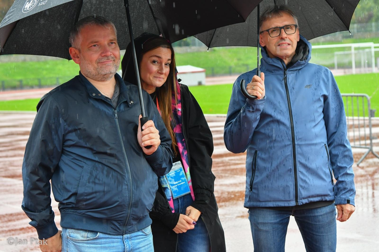 Zdjęcie w galerii na portalu naszraciborz.pl: Deszcz nie zatrzymał uczestników I Biegu dla Zdrowia Psychicznego w Raciborzu wiadomości z regionu