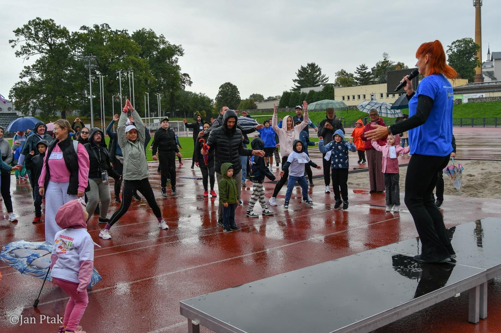 Zdjęcie w galerii na portalu naszraciborz.pl: Deszcz nie zatrzymał uczestników I Biegu dla Zdrowia Psychicznego w Raciborzu wiadomości z regionu