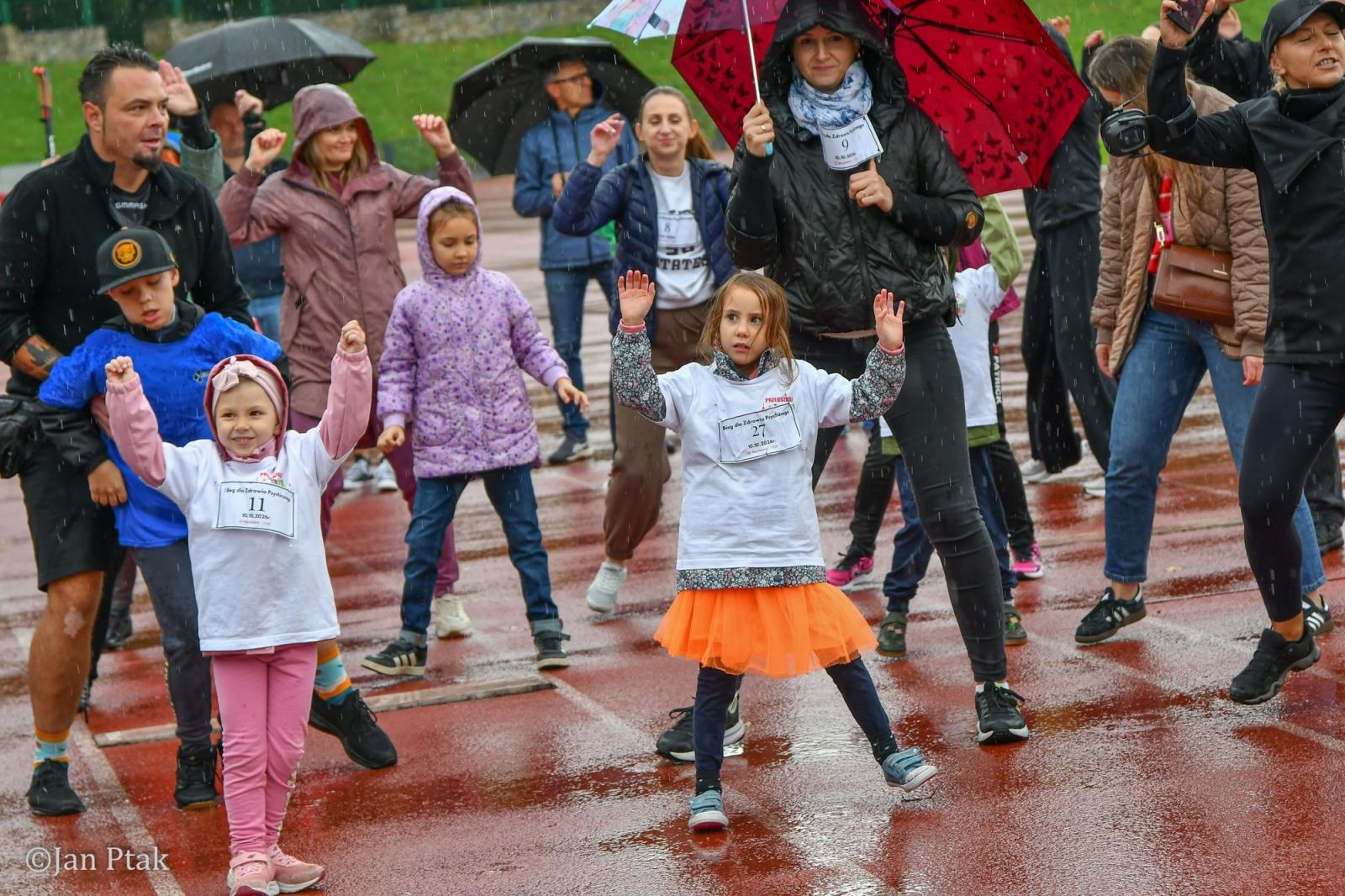 Zdjęcie w galerii na portalu naszraciborz.pl: Deszcz nie zatrzymał uczestników I Biegu dla Zdrowia Psychicznego w Raciborzu wiadomości z regionu
