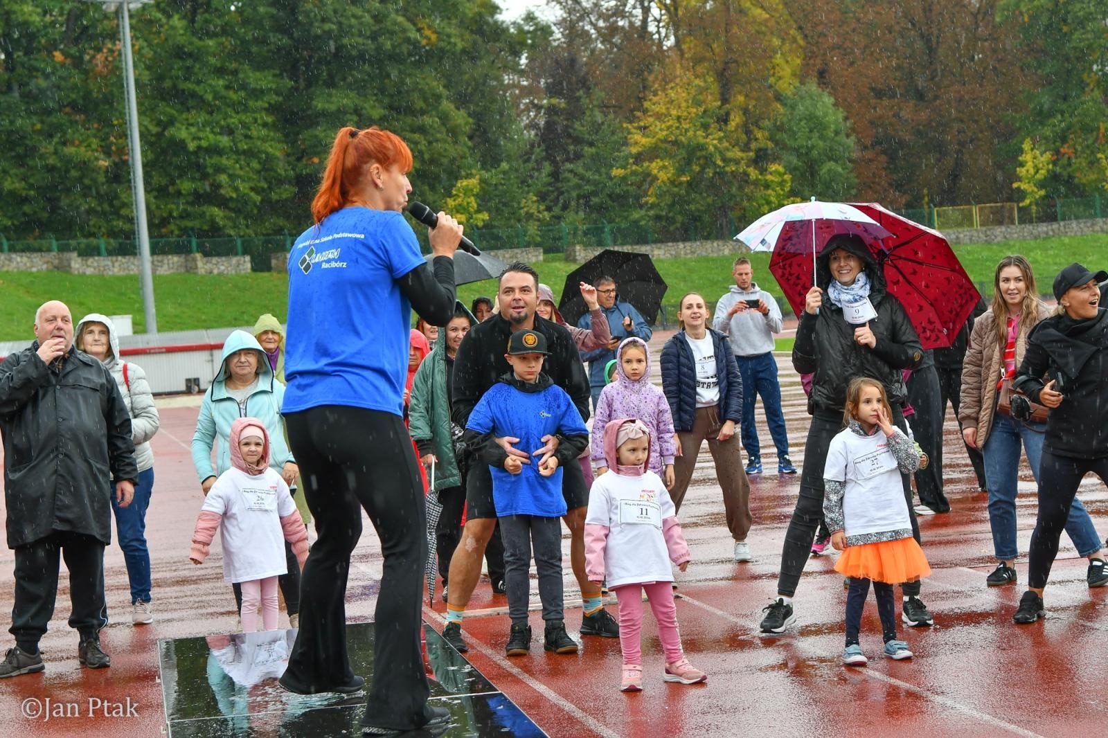 Zdjęcie w galerii na portalu naszraciborz.pl: Deszcz nie zatrzymał uczestników I Biegu dla Zdrowia Psychicznego w Raciborzu wiadomości z regionu