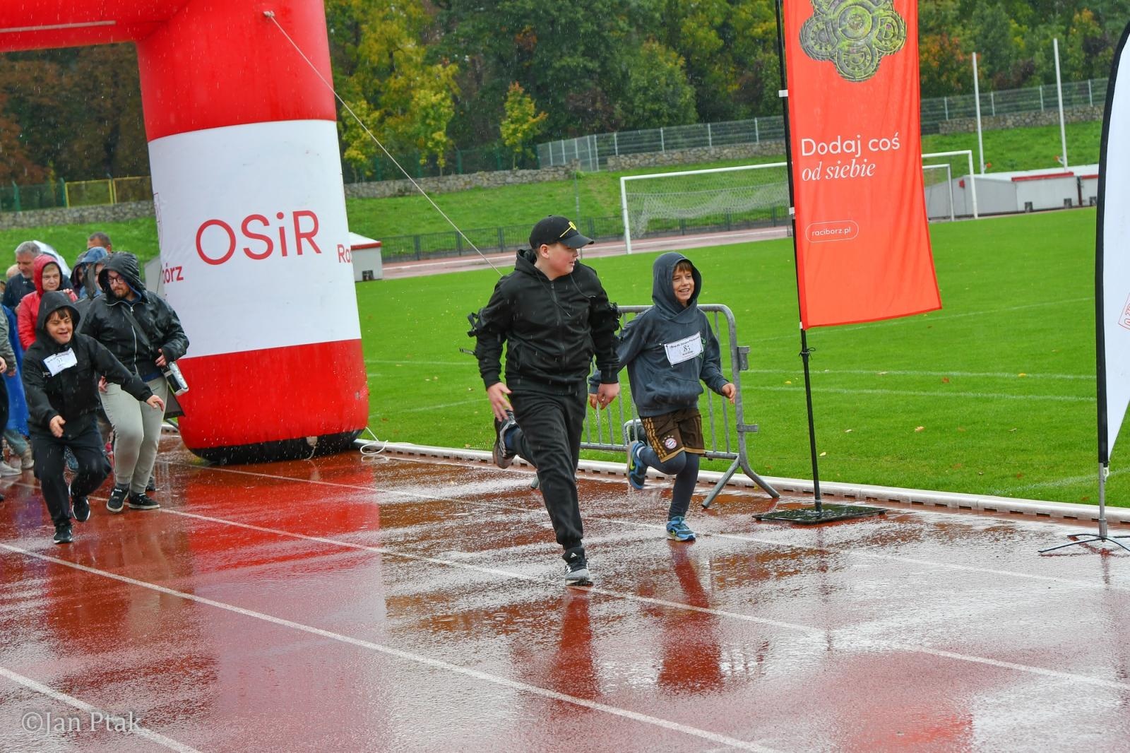 Zdjęcie w galerii na portalu naszraciborz.pl: Deszcz nie zatrzymał uczestników I Biegu dla Zdrowia Psychicznego w Raciborzu wiadomości z regionu
