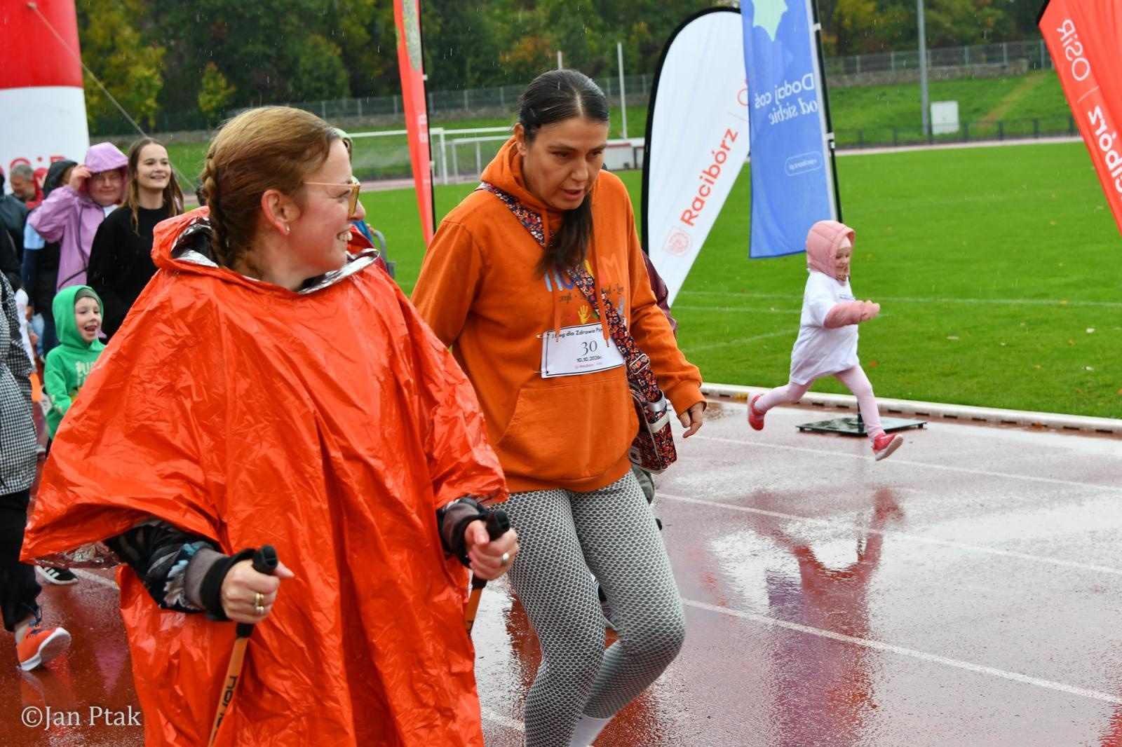 Zdjęcie w galerii na portalu naszraciborz.pl: Deszcz nie zatrzymał uczestników I Biegu dla Zdrowia Psychicznego w Raciborzu wiadomości z regionu