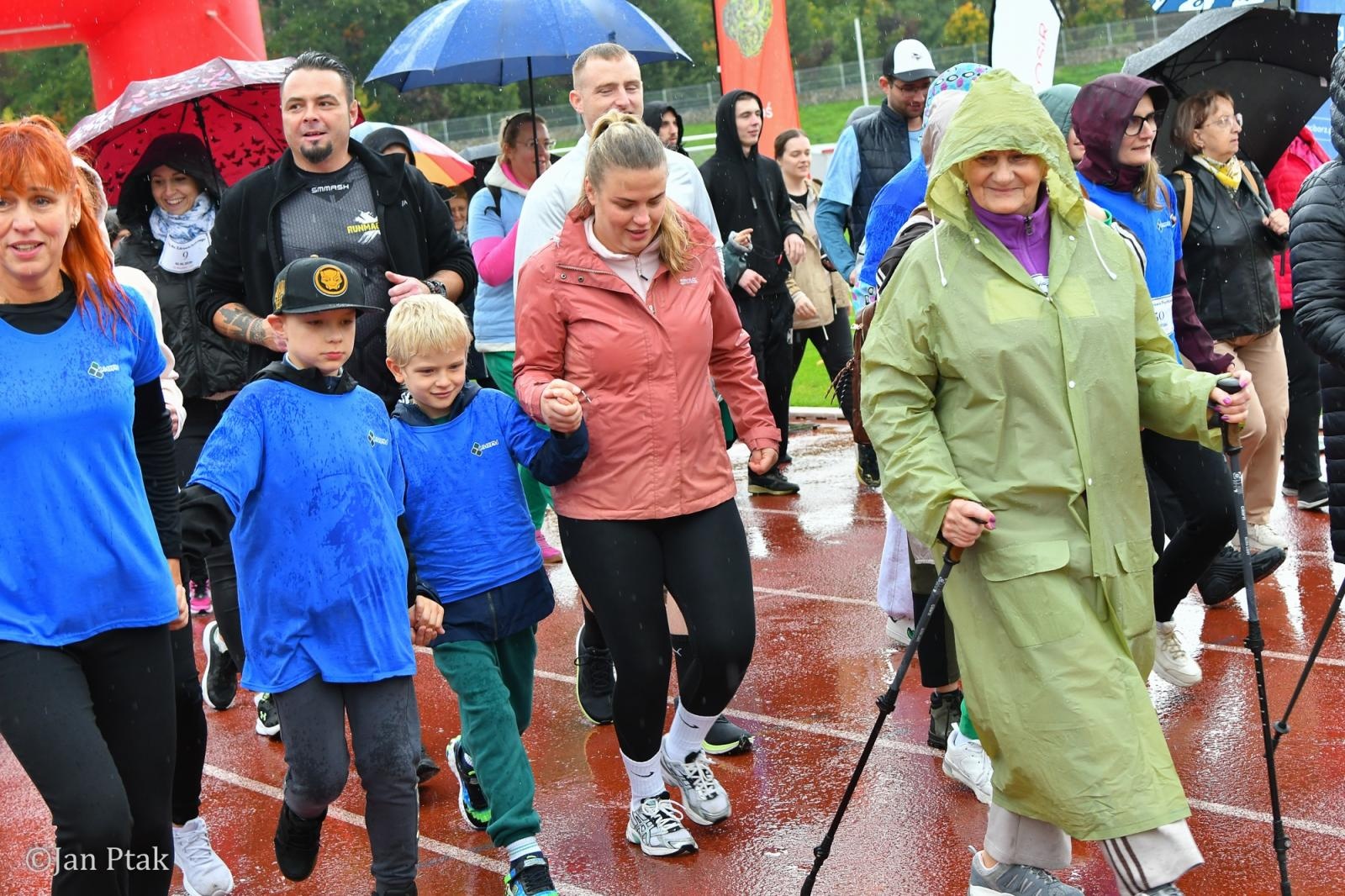 Zdjęcie w galerii na portalu naszraciborz.pl: Deszcz nie zatrzymał uczestników I Biegu dla Zdrowia Psychicznego w Raciborzu wiadomości z regionu