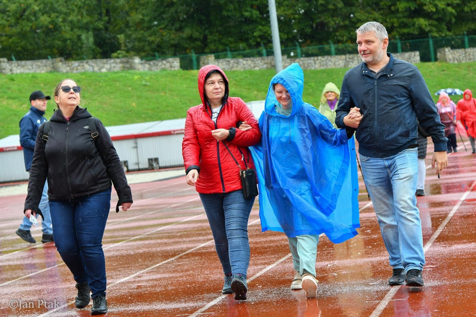 Zdjęcie w galerii na portalu naszraciborz.pl: Deszcz nie zatrzymał uczestników I Biegu dla Zdrowia Psychicznego w Raciborzu wiadomości z regionu