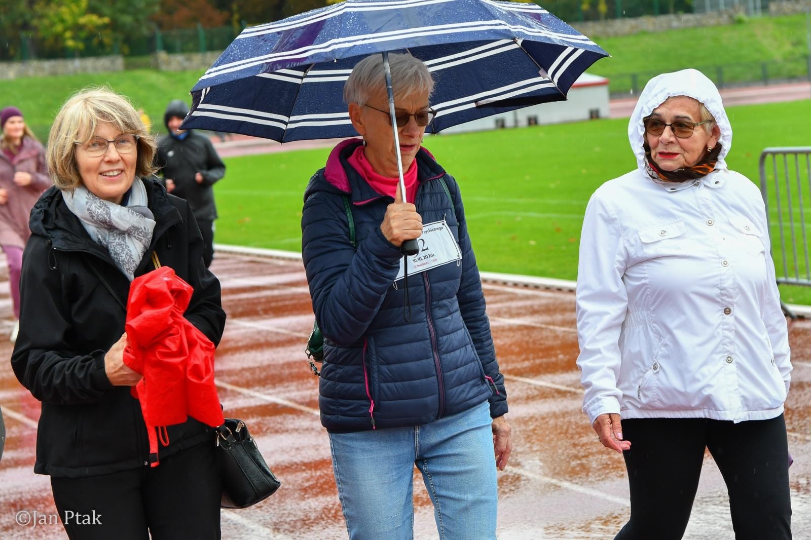 Zdjęcie w galerii na portalu naszraciborz.pl: Deszcz nie zatrzymał uczestników I Biegu dla Zdrowia Psychicznego w Raciborzu wiadomości z regionu