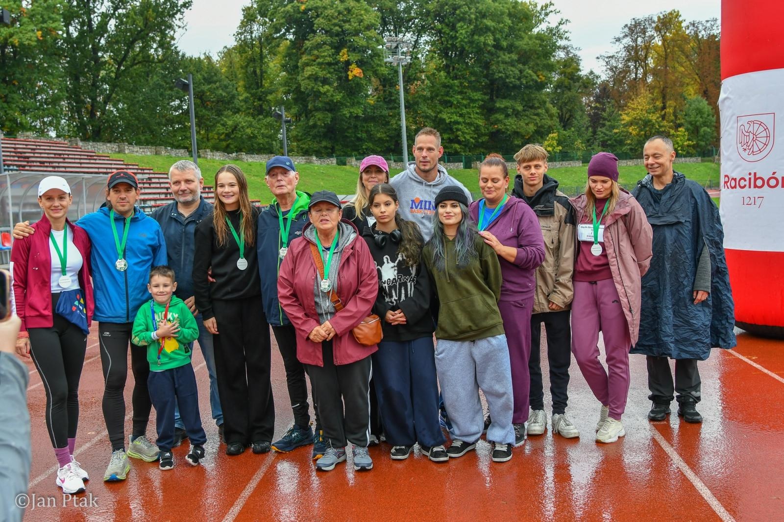 Zdjęcie w galerii na portalu naszraciborz.pl: Deszcz nie zatrzymał uczestników I Biegu dla Zdrowia Psychicznego w Raciborzu wiadomości z regionu