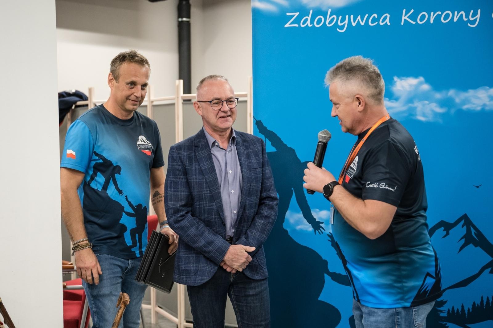 Zdjęcie w galerii na portalu naszraciborz.pl: Zdobywcy Korony Gór Polski zawitali na Zamek Piastowski w Raciborzu wiadomości z regionu