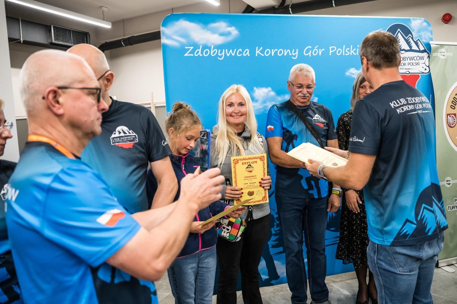 Zdjęcie w galerii na portalu naszraciborz.pl: Zdobywcy Korony Gór Polski zawitali na Zamek Piastowski w Raciborzu wiadomości z regionu