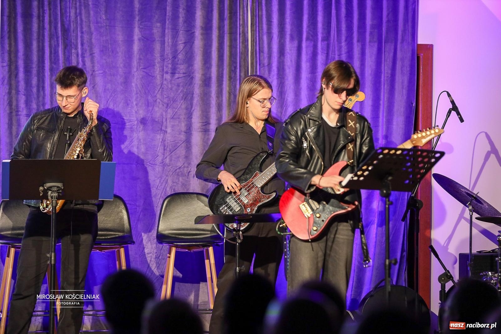 Zdjęcie w galerii na portalu naszraciborz.pl: Fani Depeche Mode spotkali się na Zamku Piastowskim w Raciborzu. Wieczór z historią zespołu i jego muzyką wiadomości z regionu
