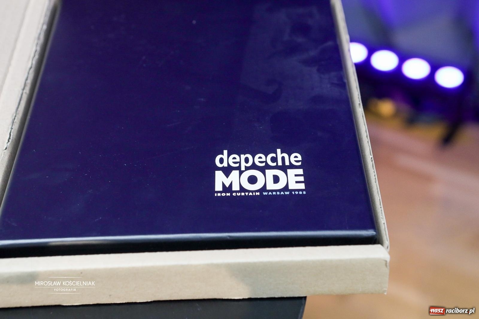 Zdjęcie w galerii na portalu naszraciborz.pl: Fani Depeche Mode spotkali się na Zamku Piastowskim w Raciborzu. Wieczór z historią zespołu i jego muzyką wiadomości z regionu