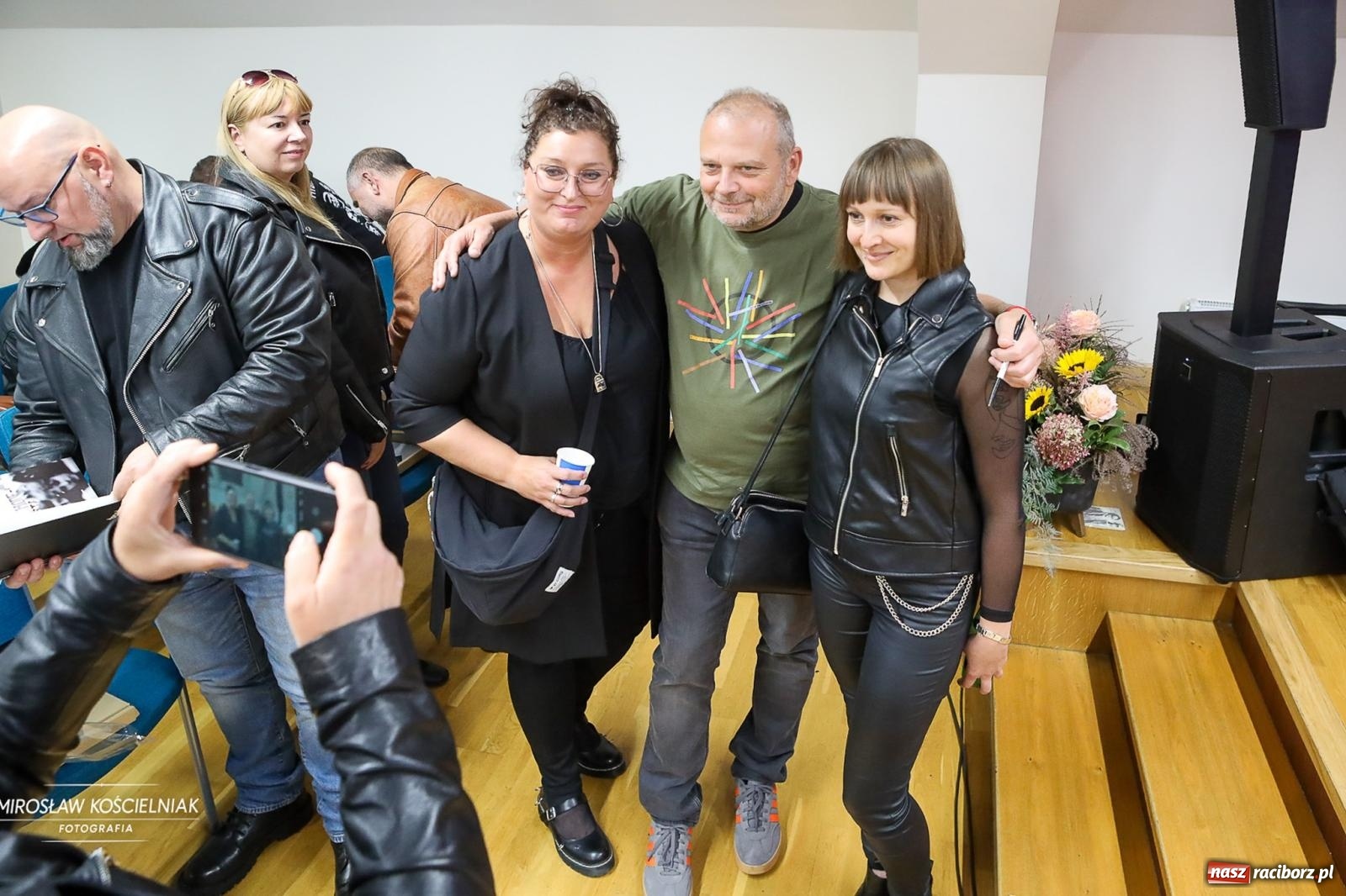 Zdjęcie w galerii na portalu naszraciborz.pl: Fani Depeche Mode spotkali się na Zamku Piastowskim w Raciborzu. Wieczór z historią zespołu i jego muzyką wiadomości z regionu