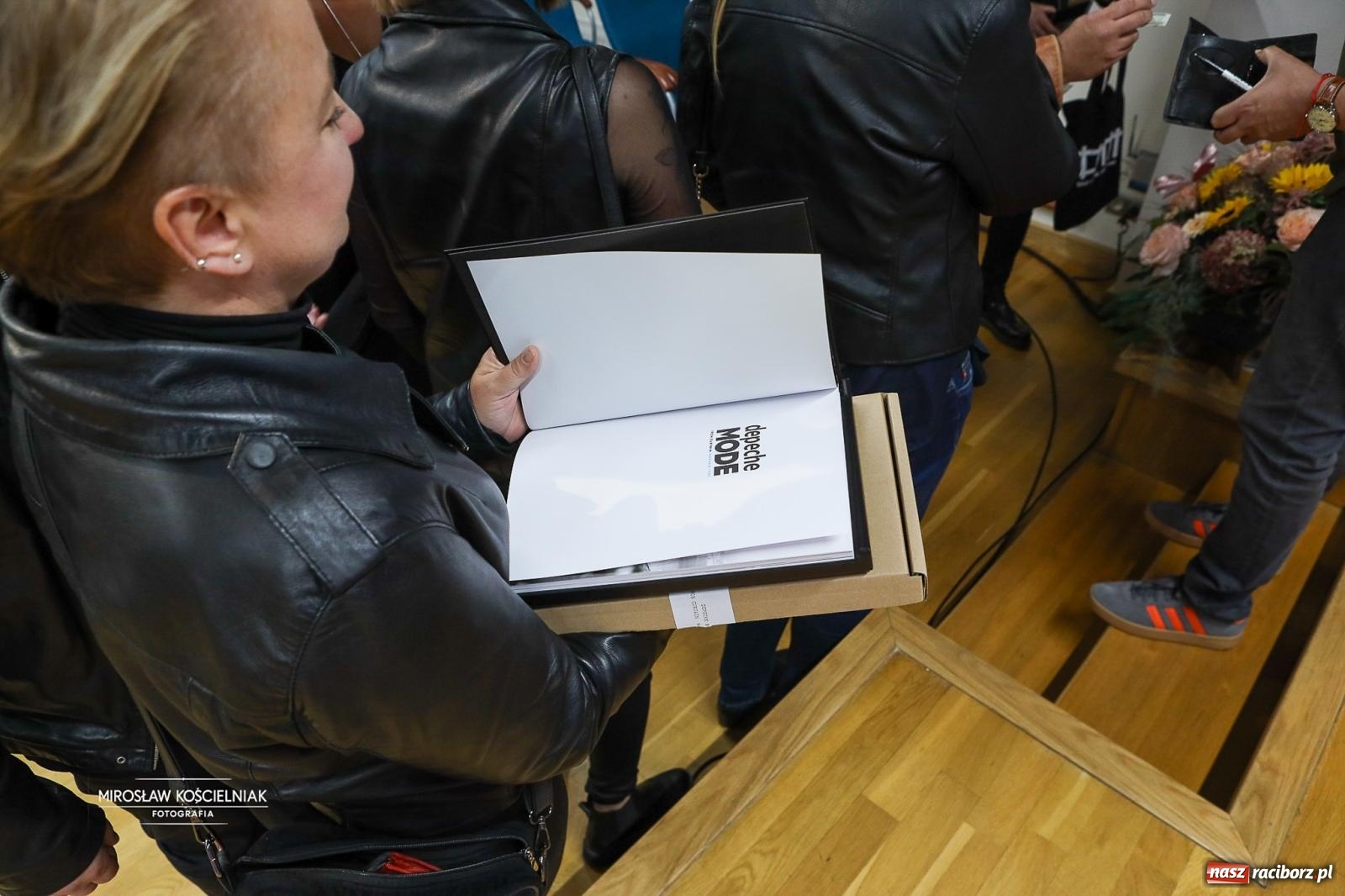 Zdjęcie w galerii na portalu naszraciborz.pl: Fani Depeche Mode spotkali się na Zamku Piastowskim w Raciborzu. Wieczór z historią zespołu i jego muzyką wiadomości z regionu