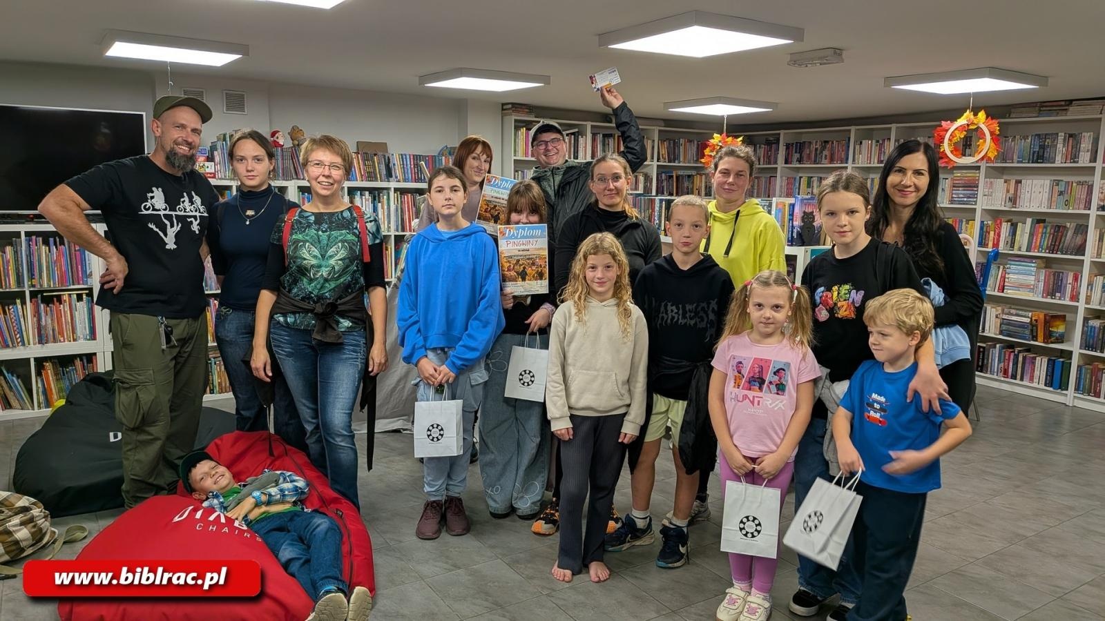 Zdjęcie w galerii na portalu naszraciborz.pl: Brzezie pełne tajemnic! Rodzinne podchody z biblioteką wiadomości z regionu