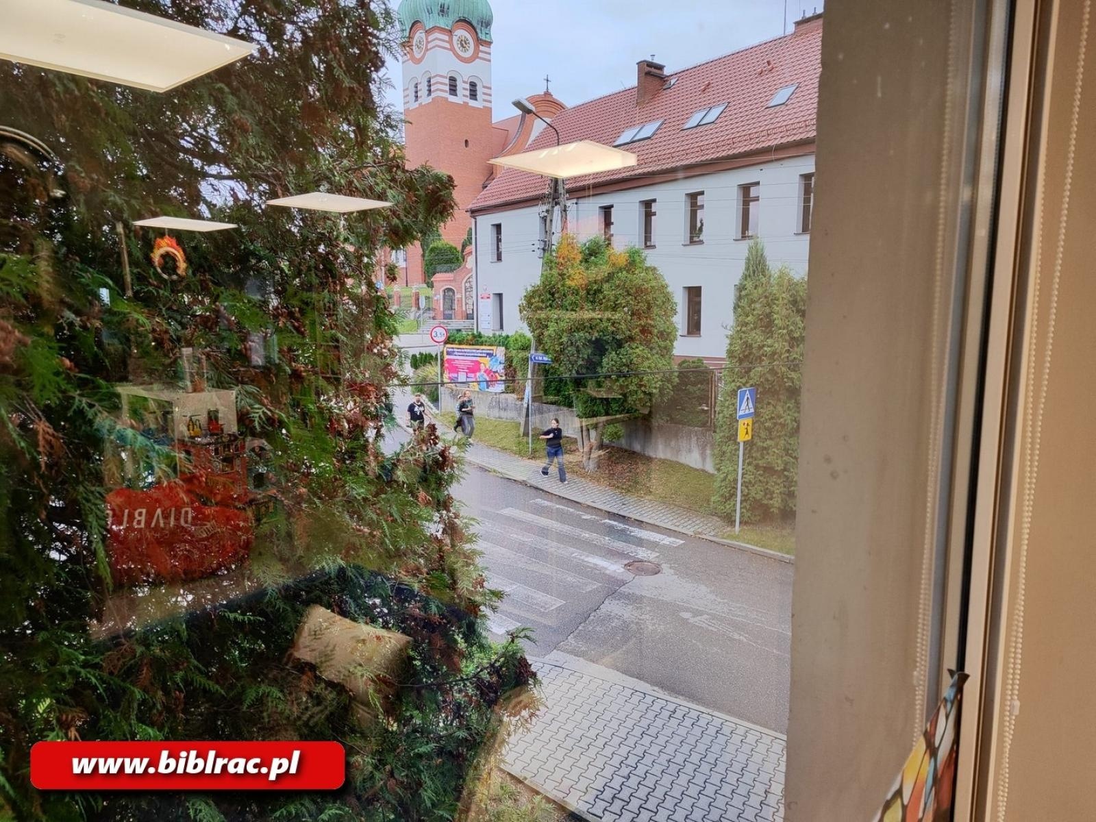Zdjęcie w galerii na portalu naszraciborz.pl: Brzezie pełne tajemnic! Rodzinne podchody z biblioteką wiadomości z regionu