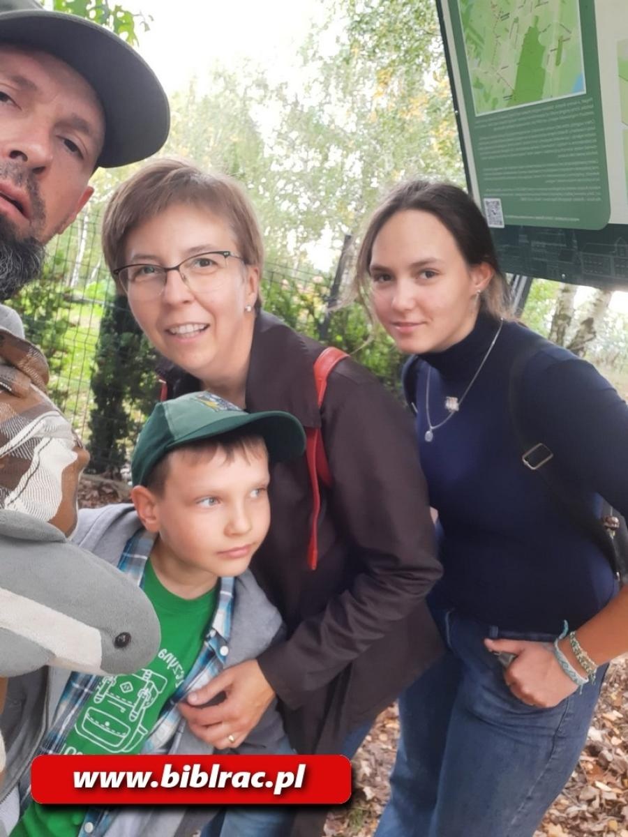 Zdjęcie w galerii na portalu naszraciborz.pl: Brzezie pełne tajemnic! Rodzinne podchody z biblioteką wiadomości z regionu