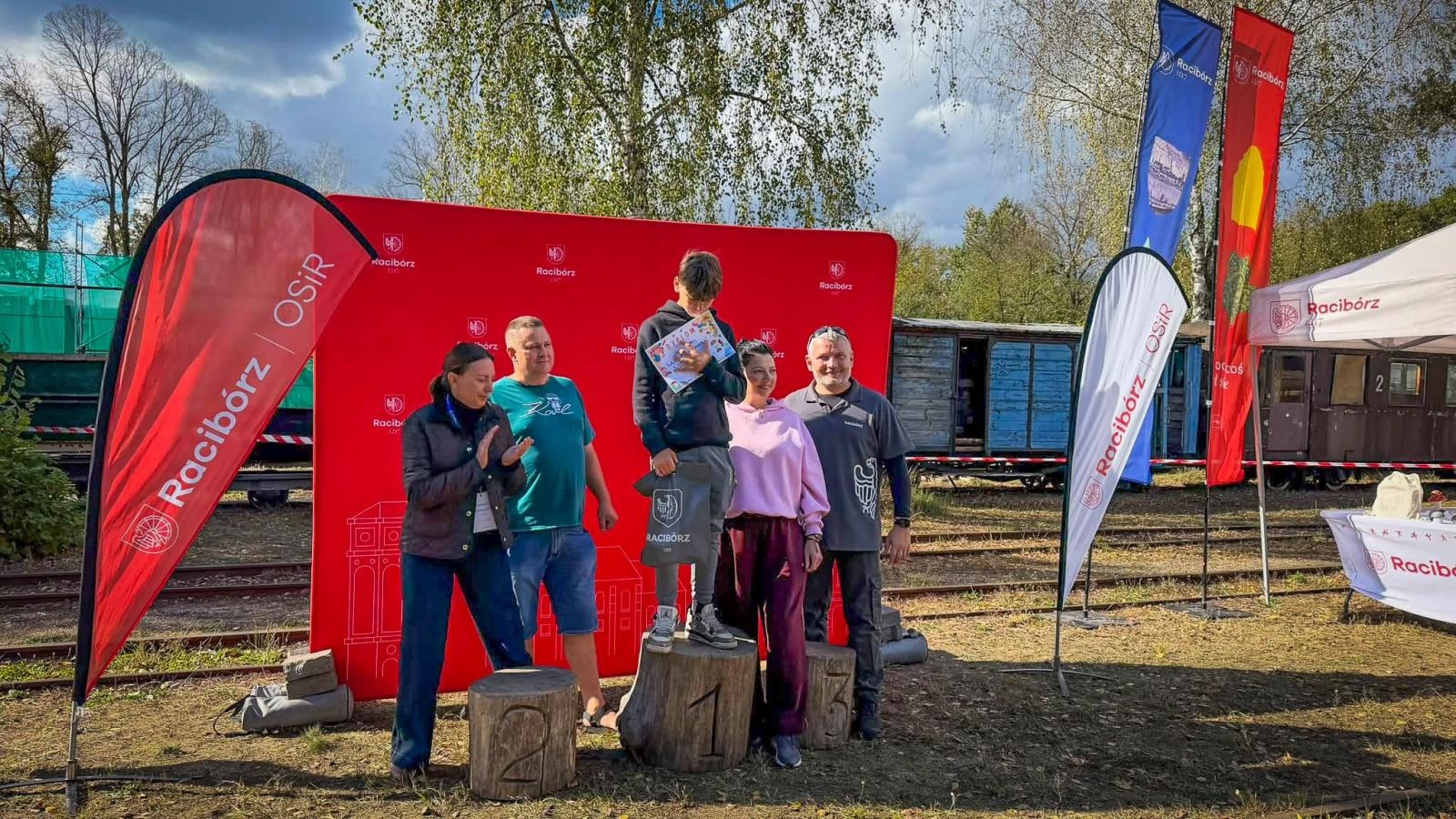 Zdjęcie w galerii na portalu naszraciborz.pl: Wyłoniono najlepszego grzybiarza Ziemi Raciborskiej 2026. Zawodnicy ruszyli do lasu wąskotorówką wiadomości z regionu