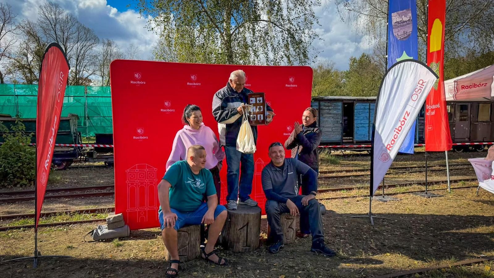 Zdjęcie w galerii na portalu naszraciborz.pl: Wyłoniono najlepszego grzybiarza Ziemi Raciborskiej 2026. Zawodnicy ruszyli do lasu wąskotorówką wiadomości z regionu